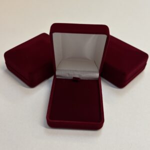 Elegant Flocked Pendant box, 60x75x25mm.